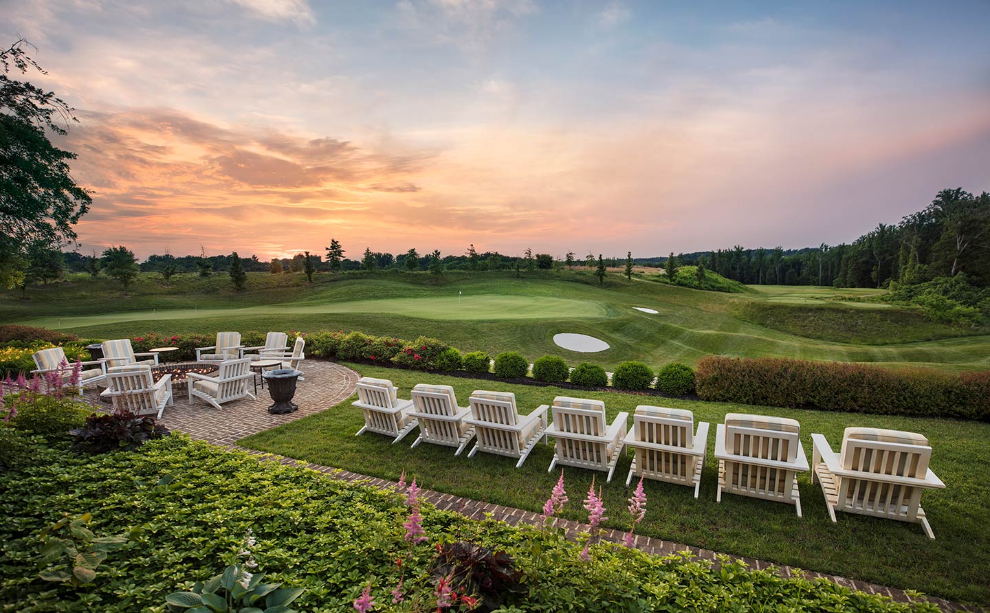 Outdoor dining at the Tidewater Grill